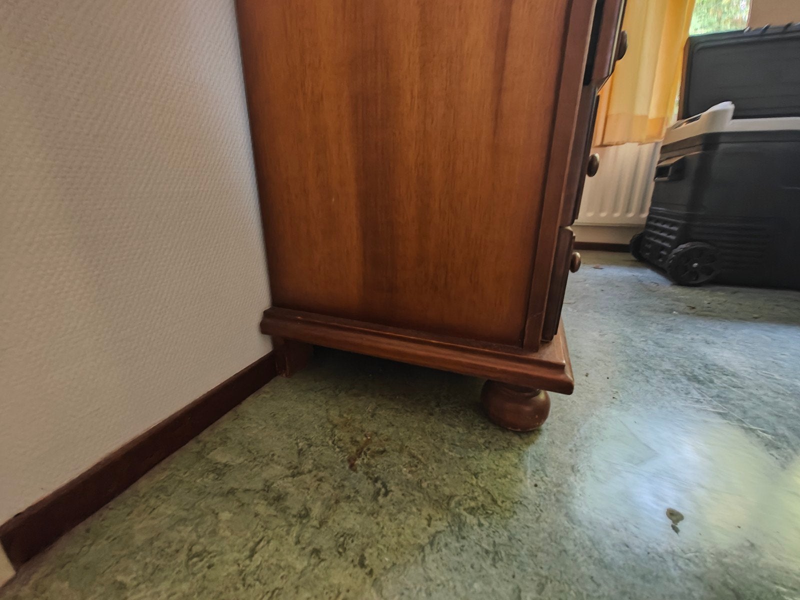 Klassieke houten ladekast met 4 laden, Ophalen