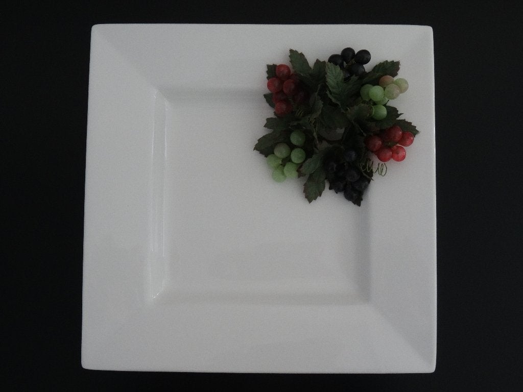 Mooi vierkant bord / platte schaal van wit porselein, nieuw, Porselein of Keramiek, Schaal, Vierkant, Nieuw