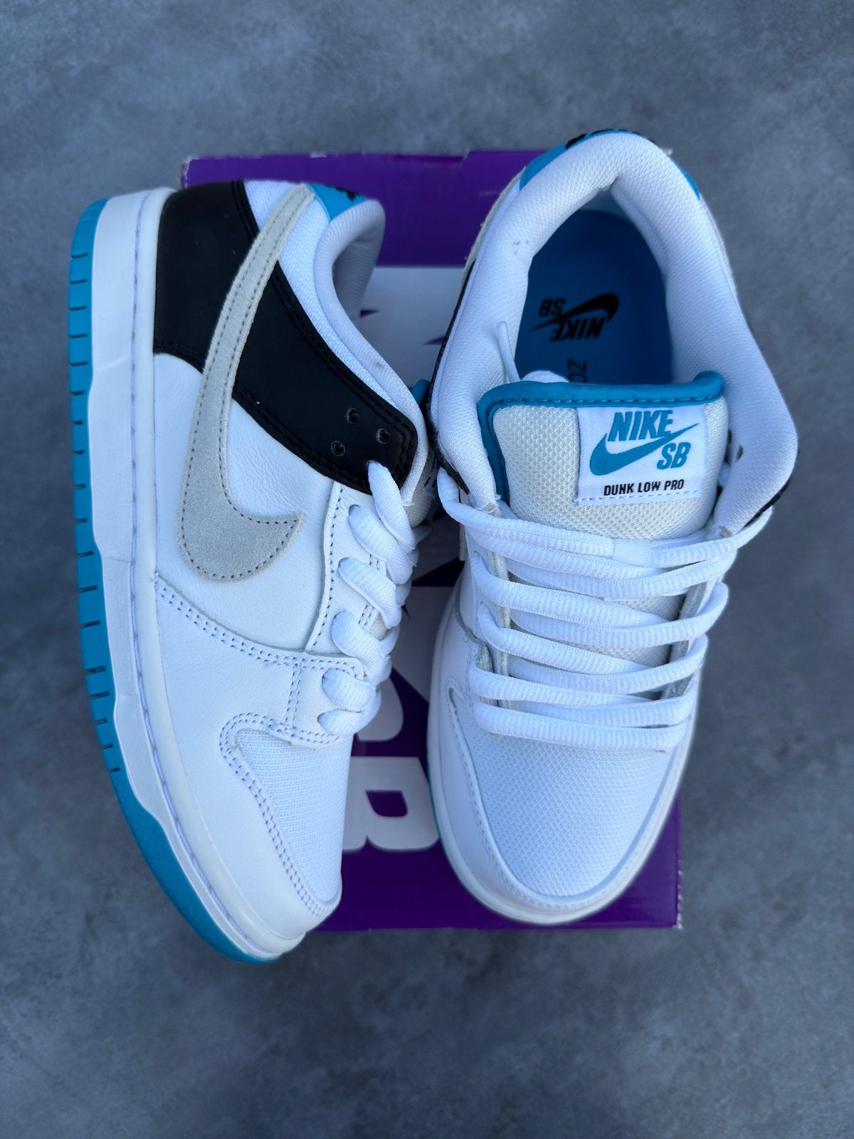 Nike SB Dunk Low Laser Blue - Maat 36.5, Kleding | Heren, Schoenen, --, Blauw, Nieuw, Ophalen of Verzenden