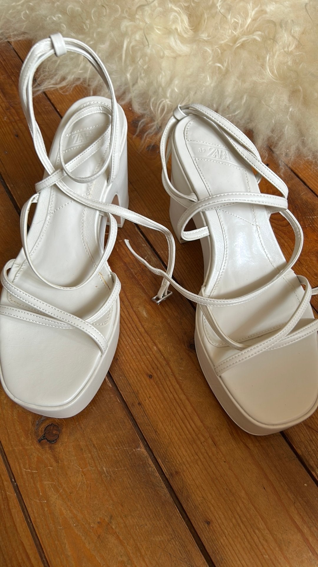 Zara plateau sandalen nieuw mt 39, Wit, Nieuw, Sandalen of Muiltjes, Ophalen of Verzenden