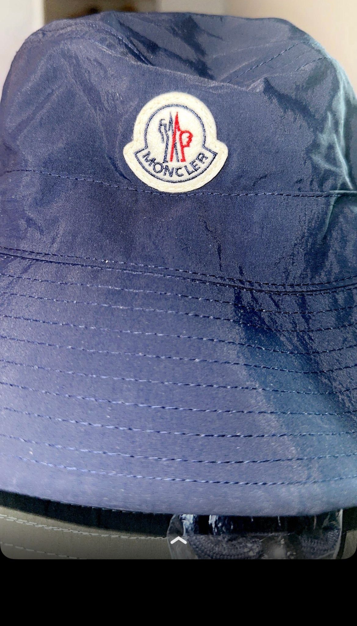 Moncler bucket hat - Donkerblauwe vissershoed, Kleding | Heren, Ophalen of Verzenden, Zo goed als nieuw, One size fits all, Hoed