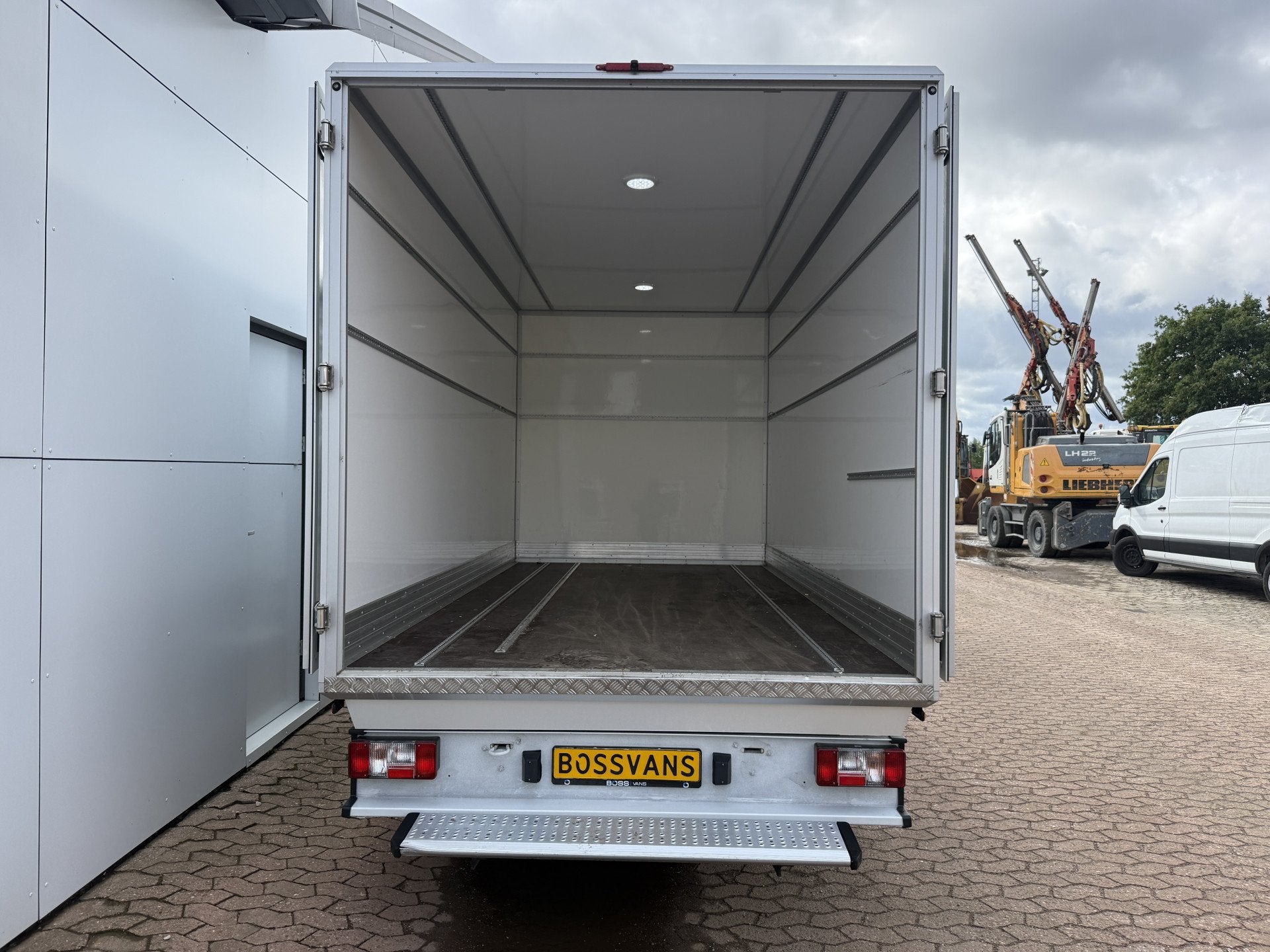 Foto 8 van Maxus eDeliver9 65kWh 204PK Elektrisch! 171km WLTP Elektrisc