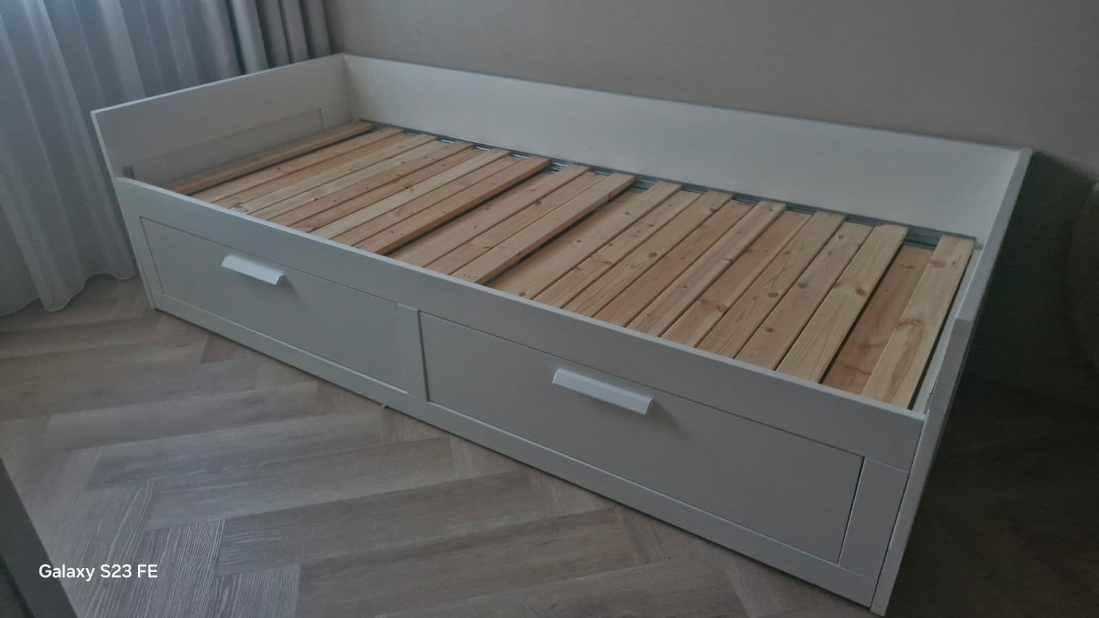 Te koop ZGAN ikea Brimnes 1 of 2 persoons bedbank., Ophalen, Zo goed als nieuw, 180 cm of meer, 85 tot 100 cm
