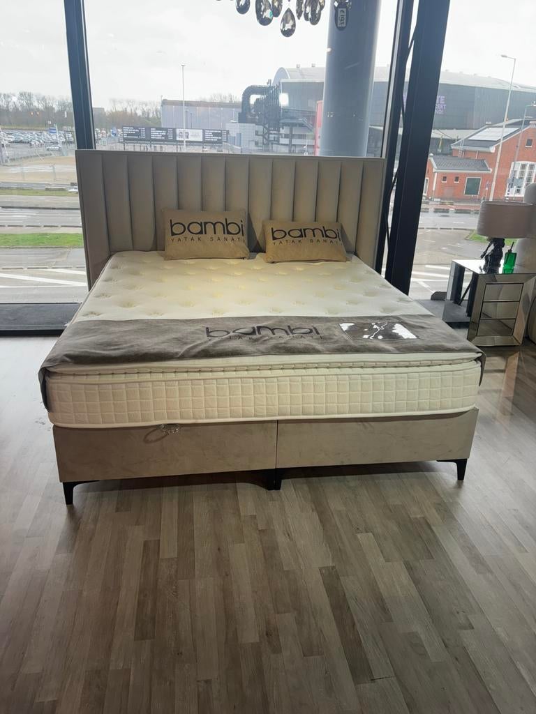 Nieuw bed, verkrijgbaar in de maten 160of180 cm crèmekleurig, Ophalen, Crème, 160 cm, Nieuw