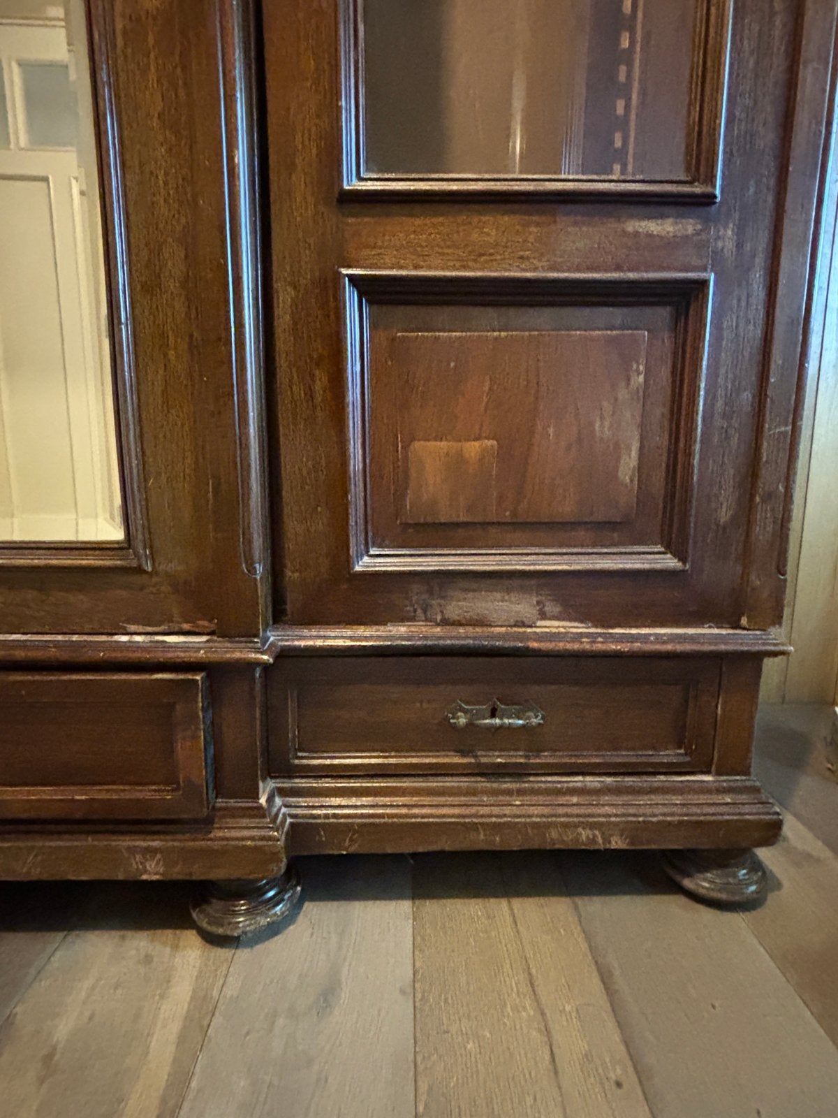 Foto 4 van Houten kledingkast met spiegel- opknapper