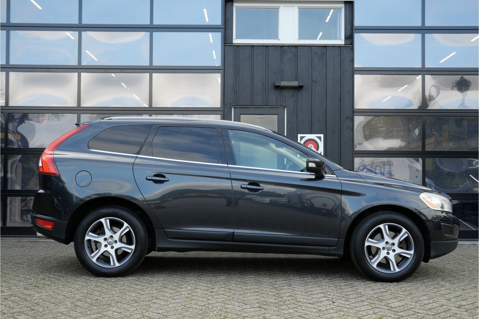 Volvo XC60 2.4 D4 Summum 5 Cilinder 164 PK | Schuifdak | Mem, Keurmerk '100% Onderhouden', Euro 5, Beige, Leder