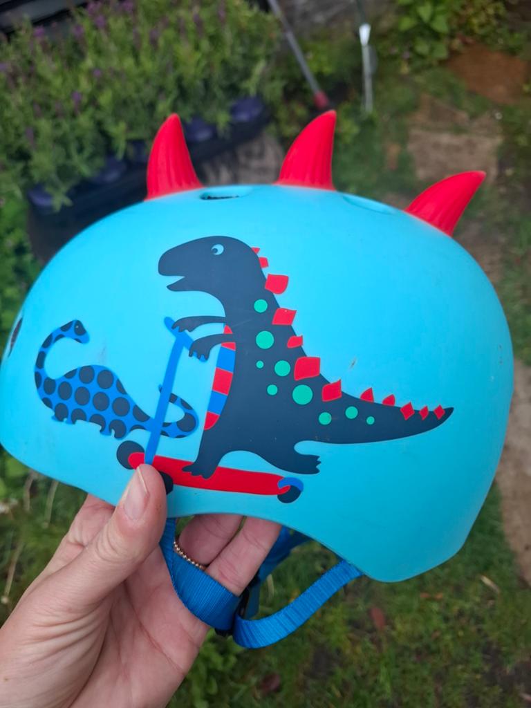 helm en step voor de jonge avonturier,groen,blauw,dino, Ophalen, Gebruikt, Terugtraprem, Micro