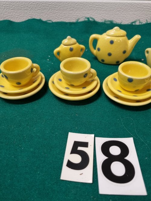 Mini servies geel met stippen, Antiek en Kunst, Ophalen of Verzenden