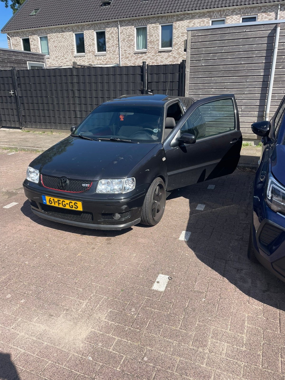 Volkswagen Polo 1.6 92KW 2000 Zwart, Voorwielaandrijving, 40 €/maand, 4 cilinders, Zwart