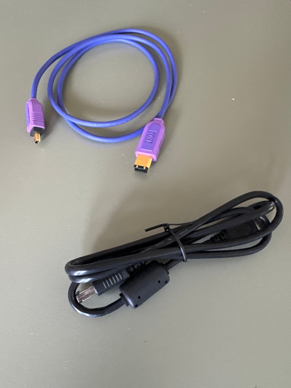 Twee firewire kabels, Ophalen of Verzenden, Zo goed als nieuw, Minder dan 2 meter, Overige kabels