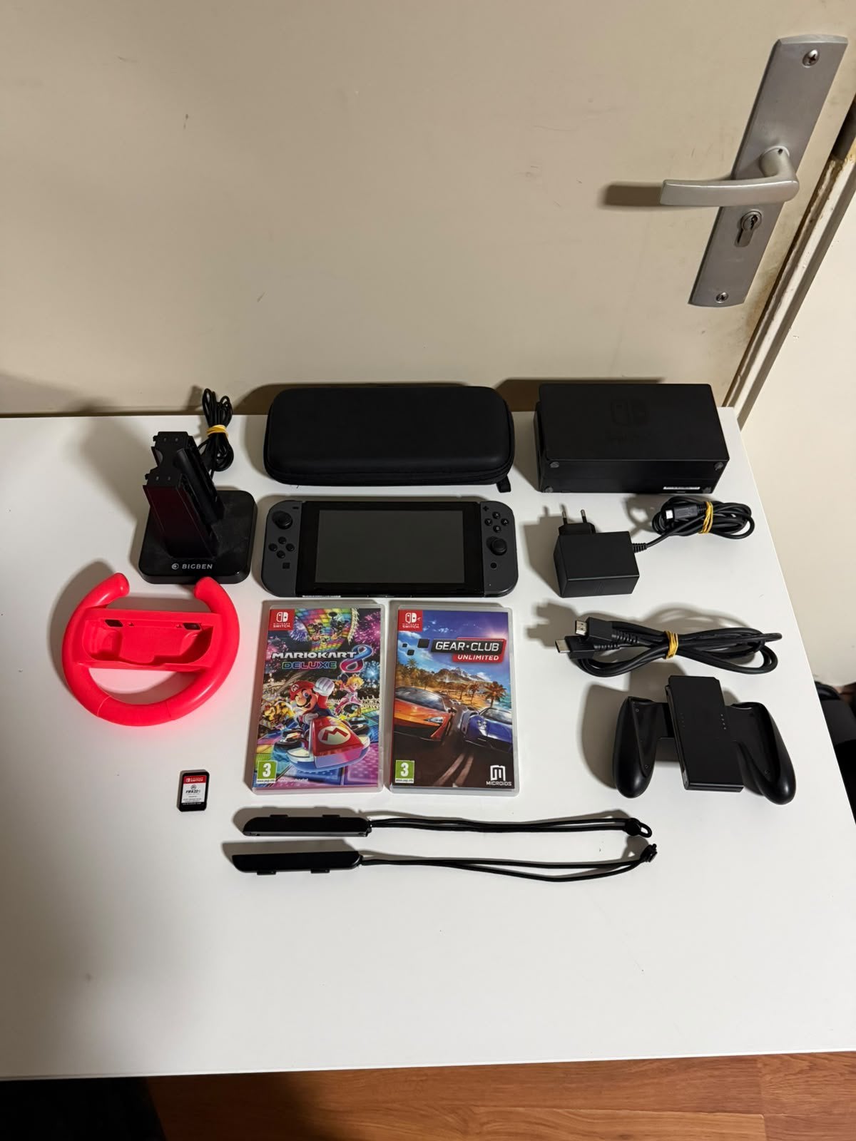 Nintendo Switch V2 2022 + Mario Kart 8 Deluxe & Extras, Racen en Vliegen, Ophalen of Verzenden, Zo goed als nieuw, 3 spelers of meer
