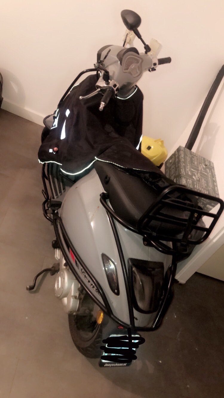 Vespa 50cc tekoop, Ophalen, Zo goed als nieuw, Benzine