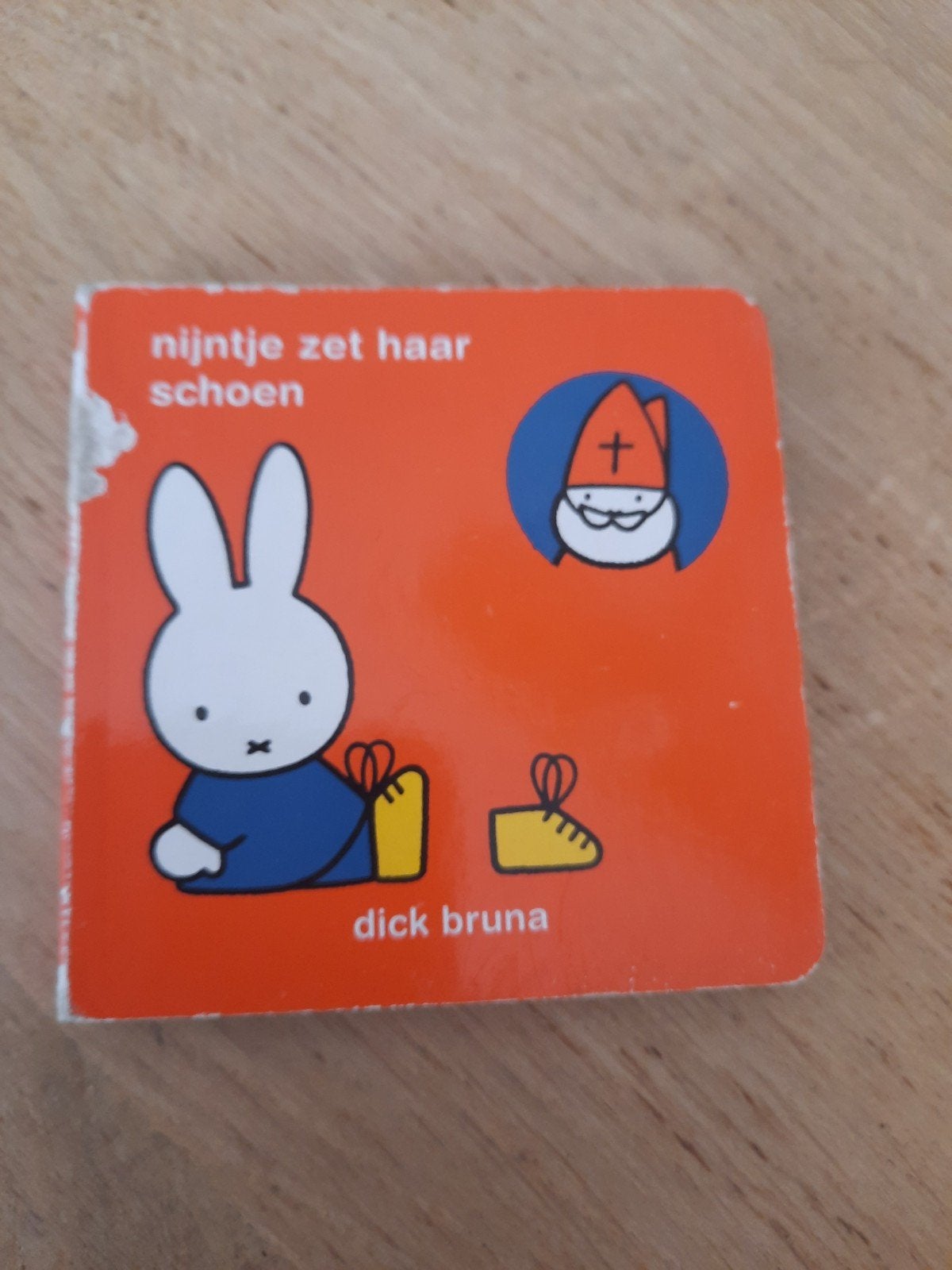 Dick Bruna - nijntje zet haar schoen, Fictie algemeen, Ophalen of Verzenden, Zo goed als nieuw, Dick Bruna