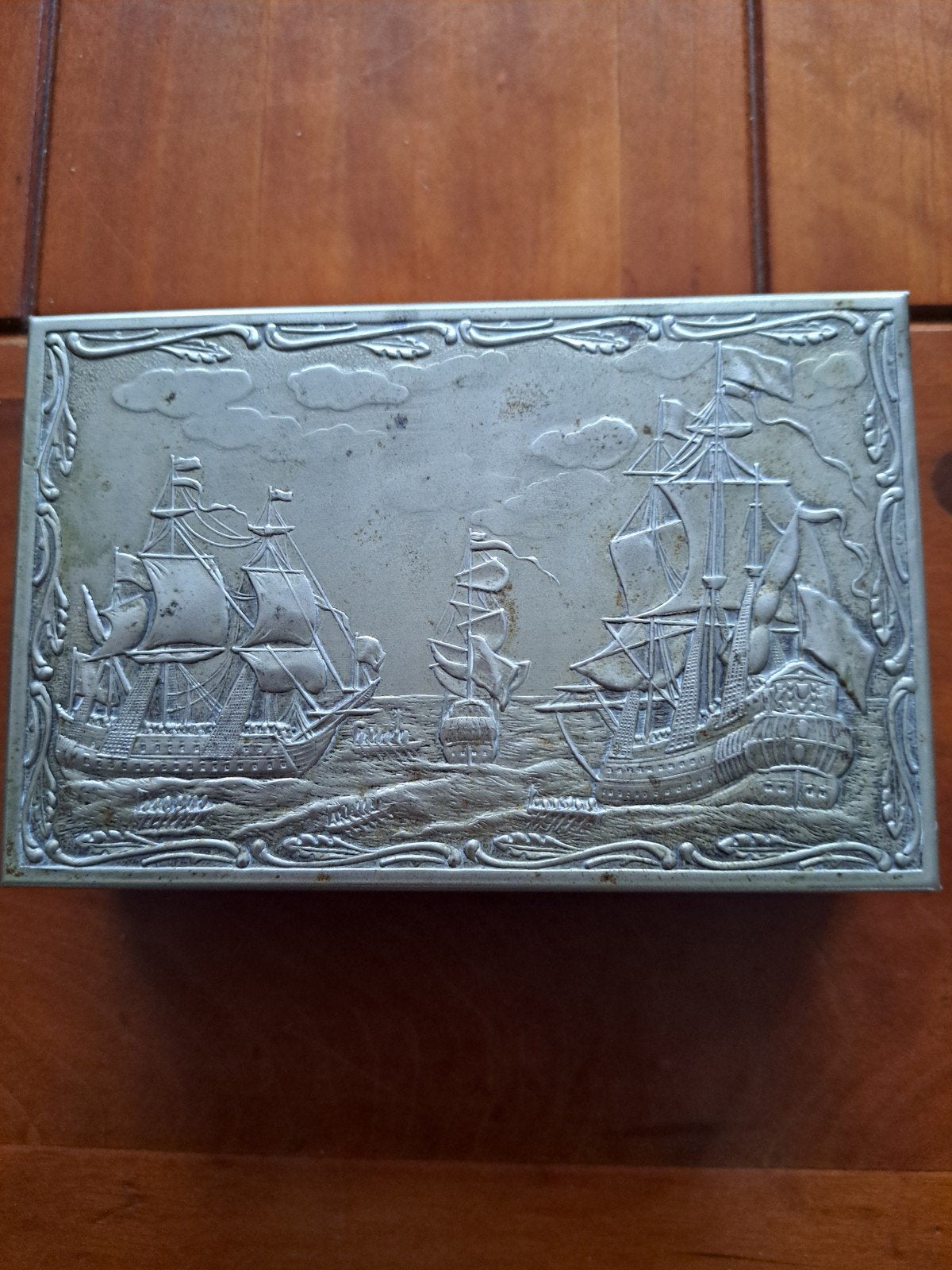 Vintage Insulinde blik met schepen reliëf, Ophalen of Verzenden