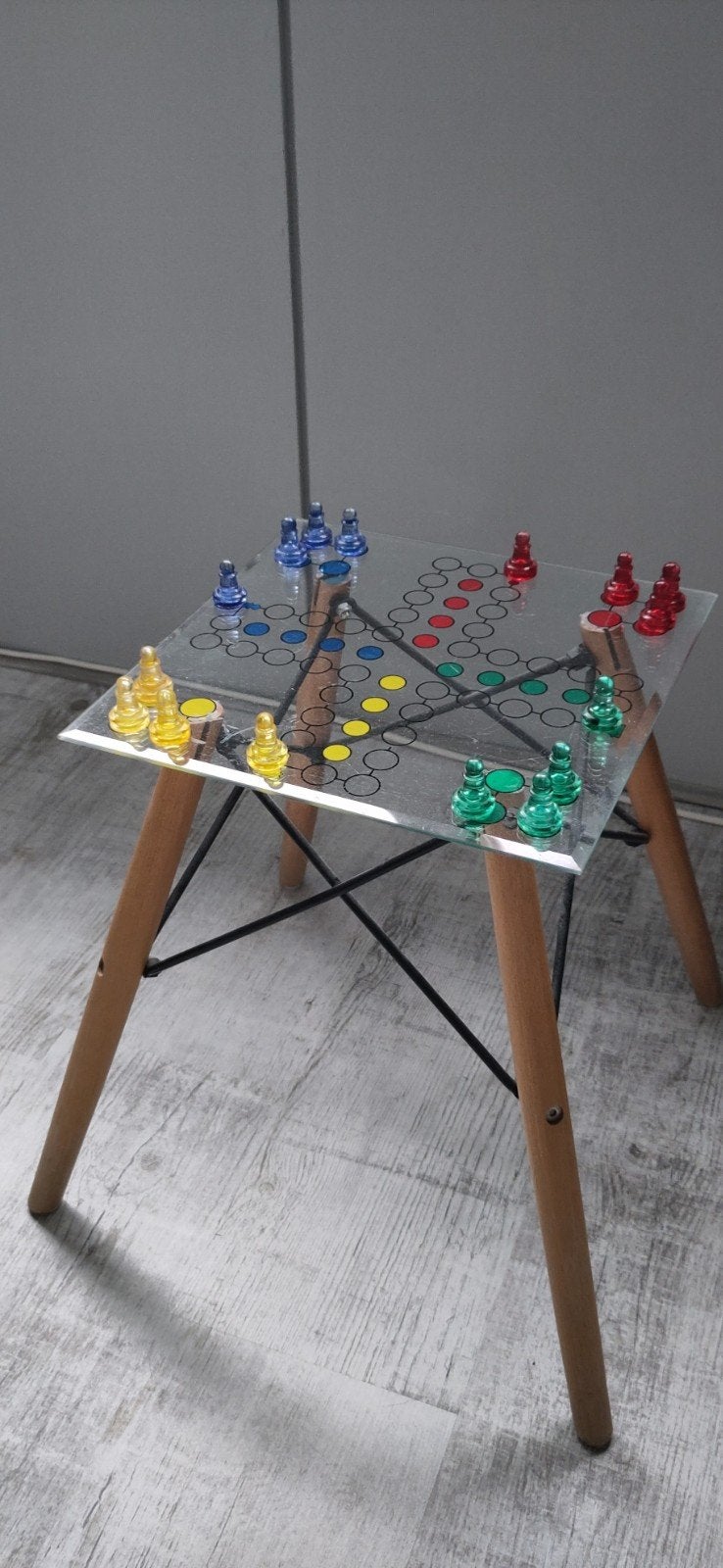 bijzettafel mens erger je niet, Huis en Inrichting, Tafels | Salontafels, Ophalen, Minder dan 50 cm, Gebruikt, Glas