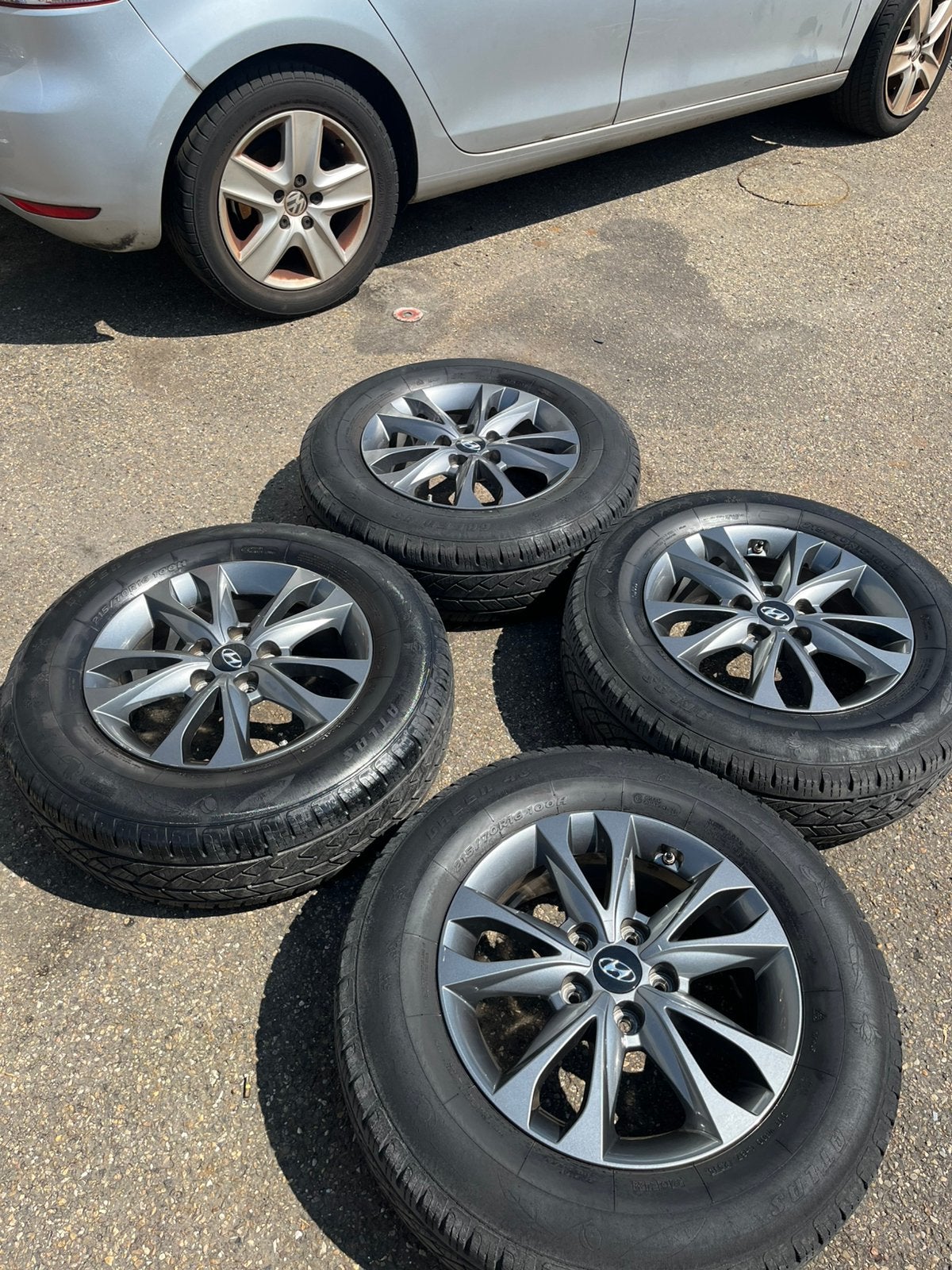 Hyundai 16 inch velgen met Atlas All Season banden 215/70R16, Ophalen of Verzenden