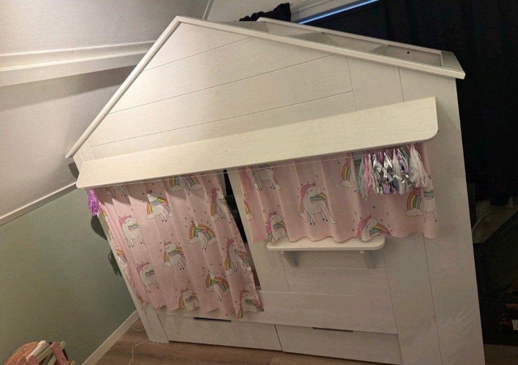 Prachtige WOOOD bedstee / huisbed met gordijntjes!, Ophalen, Gebruikt, 90 cm, Eenpersoons