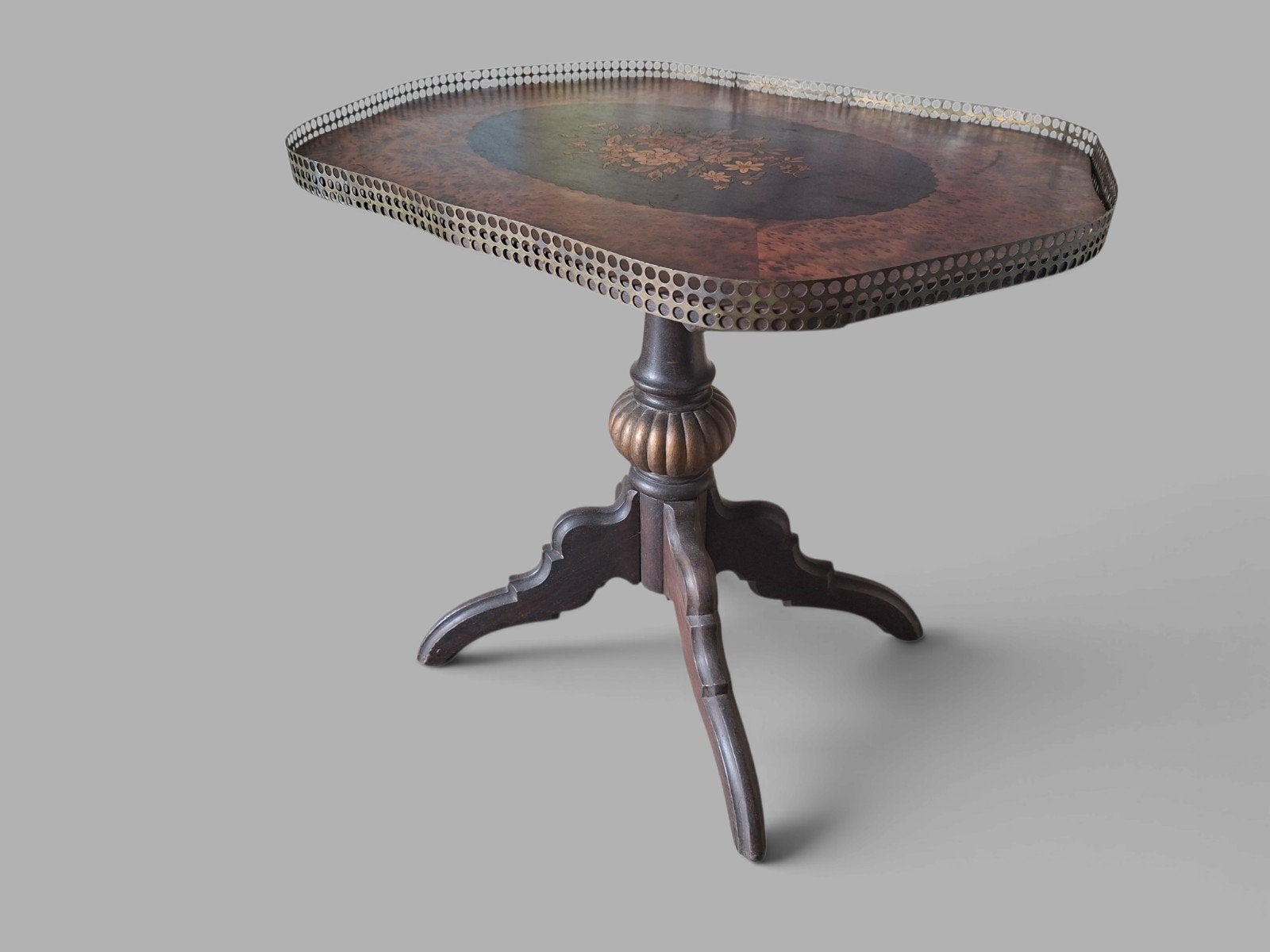 Antieke bijzettafel met ingelegd bovenblad bloemenmotief , Ophalen of Verzenden