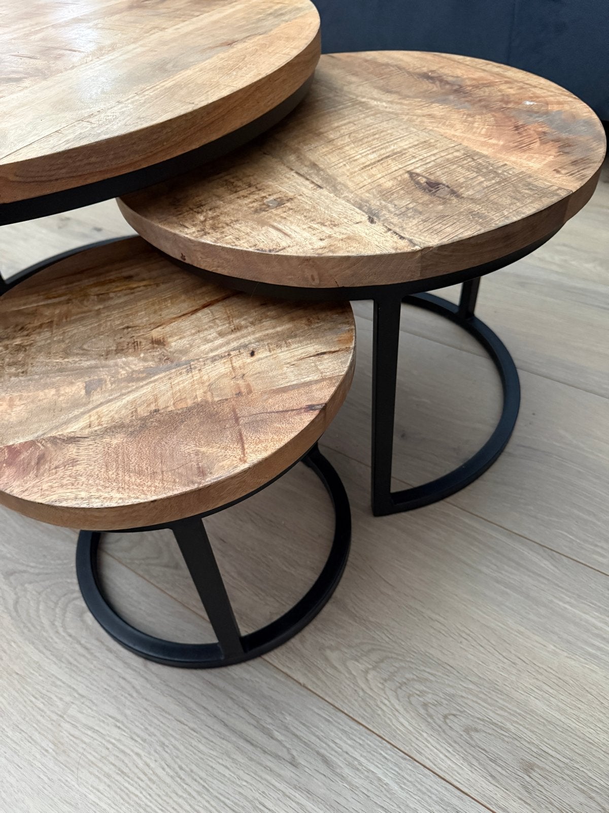 Set van 3 ronde salontafels - Mangohout, Ophalen, Rond, 50 tot 100 cm, Zo goed als nieuw