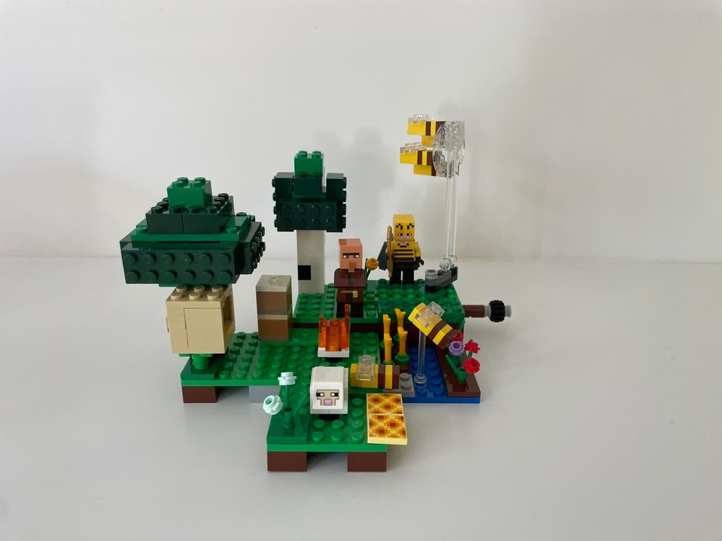 Lego Minecraft De bijenboerderij 21165, Ophalen of Verzenden, Zo goed als nieuw