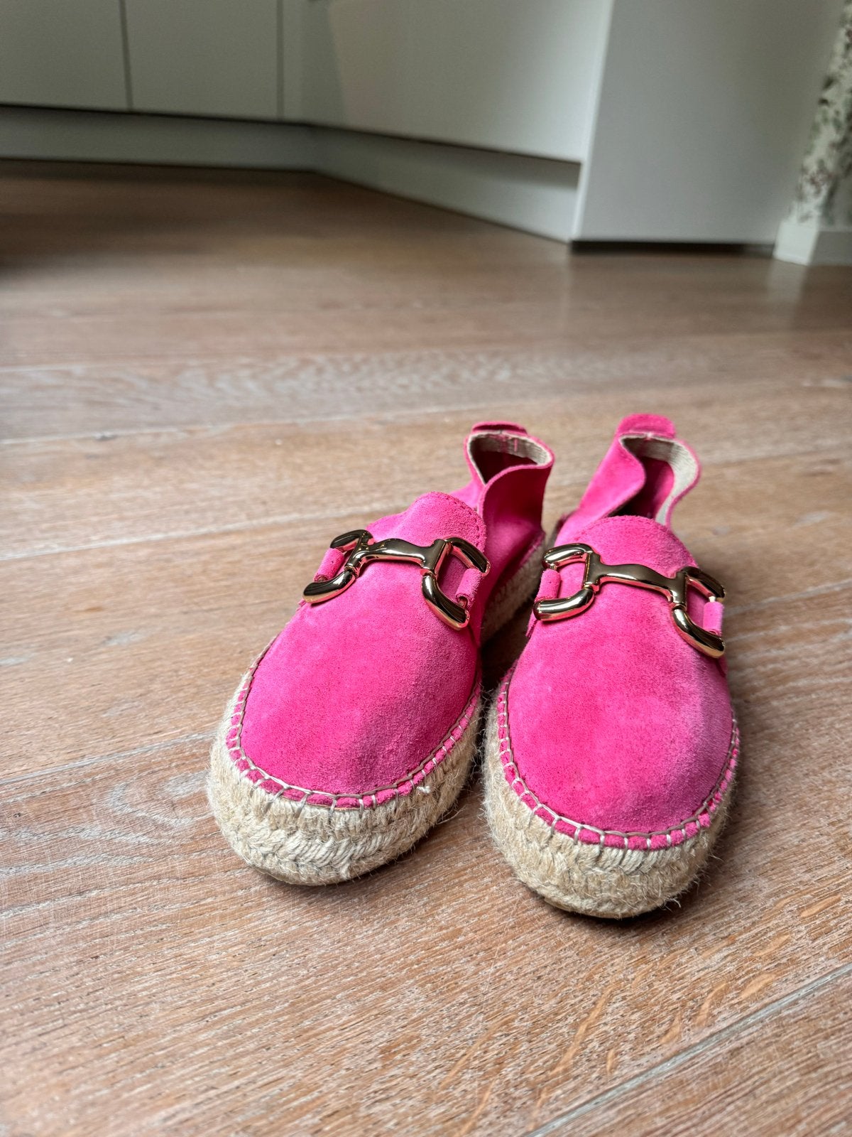 Roze suède espadrilles van Tango maat 39, Ophalen of Verzenden, Zo goed als nieuw, Roze, Espadrilles of Moccasins