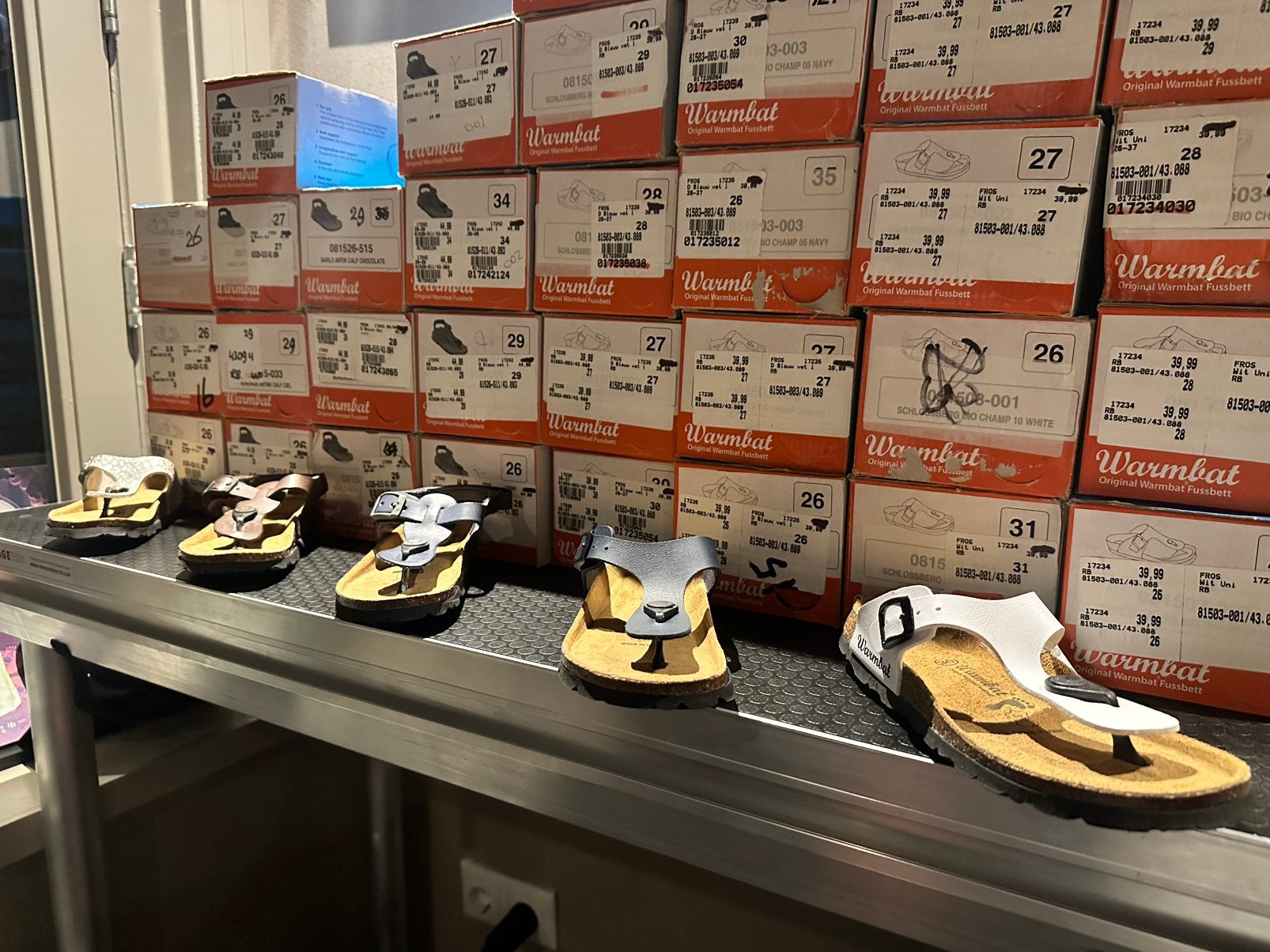 Partij slippers en sandalen (39 paar), Ophalen, Zo goed als nieuw, Jongen of Meisje, Overige typen