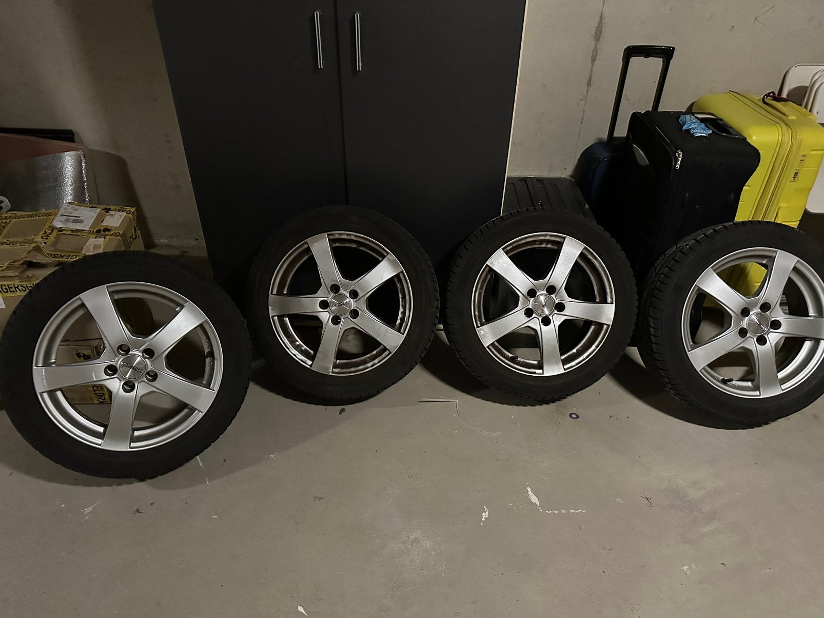 Mooie sportvelgen met winterbanden te koop voor VW Polo, Ophalen, 16 inch, Banden en Velgen, Nieuw