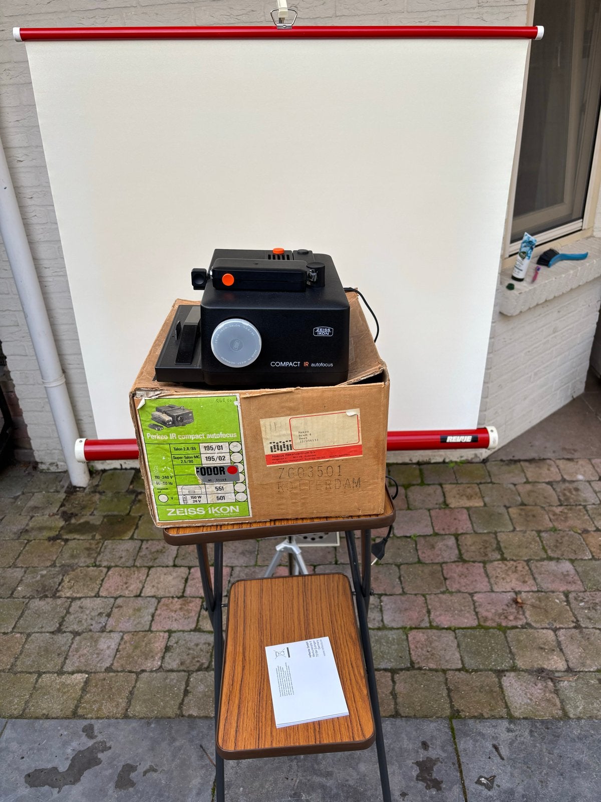 Zeiss Ikon Diaprojector icm met scherm en projectortafel, Ophalen, Gebruikt, Met scherm