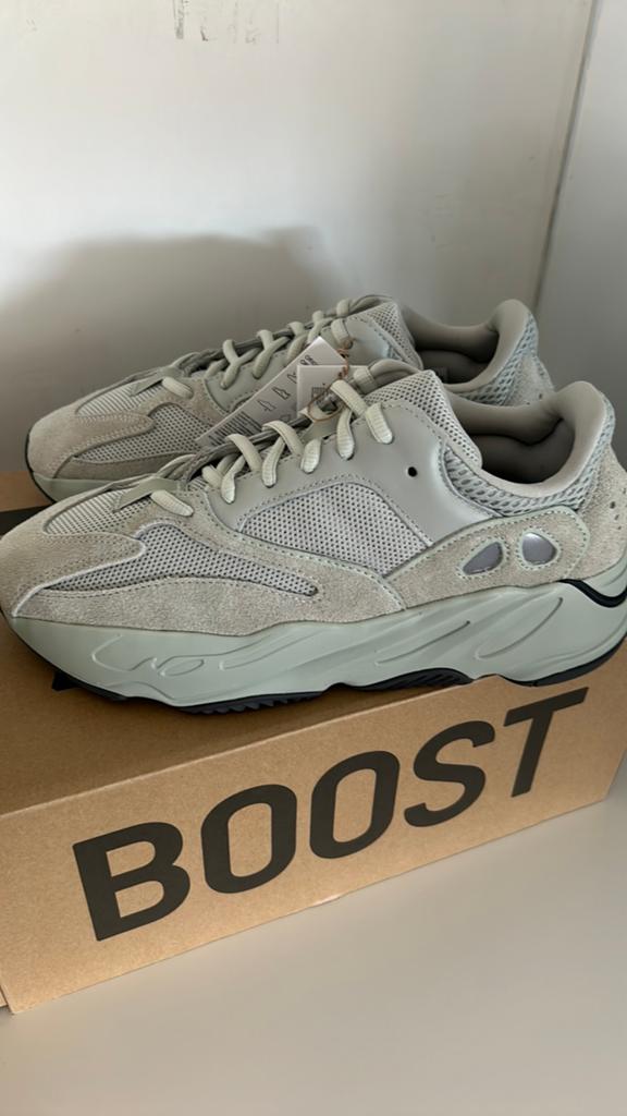 Yeezy 700 salt 42 2/3, Verzenden, Nieuw, Overige kleuren