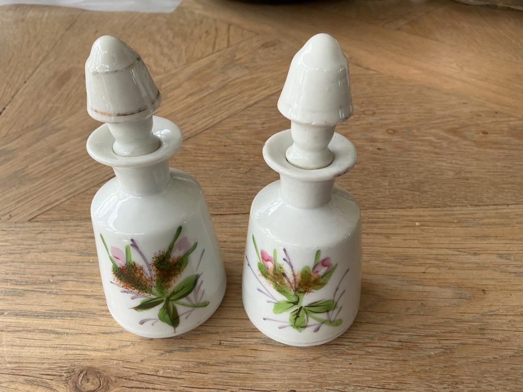 Set van 2 antieke porseleinen parfumflesjes, Antiek en Kunst, Ophalen of Verzenden