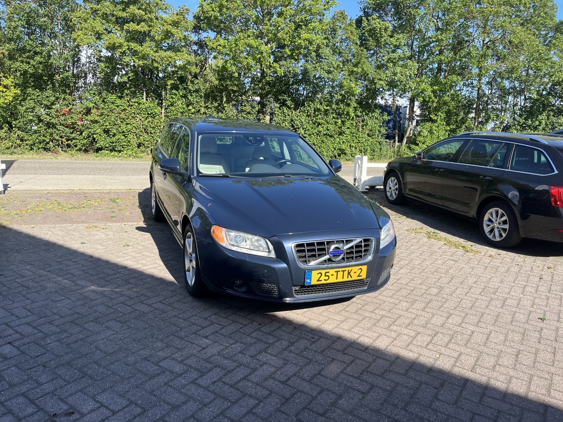 Volvo V70 1.6 T4 Limited Edition AUTOMAAT LEER STOELVERWARMI, Auto's, Euro 5, Gebruikt, Beige, 4 cilinders