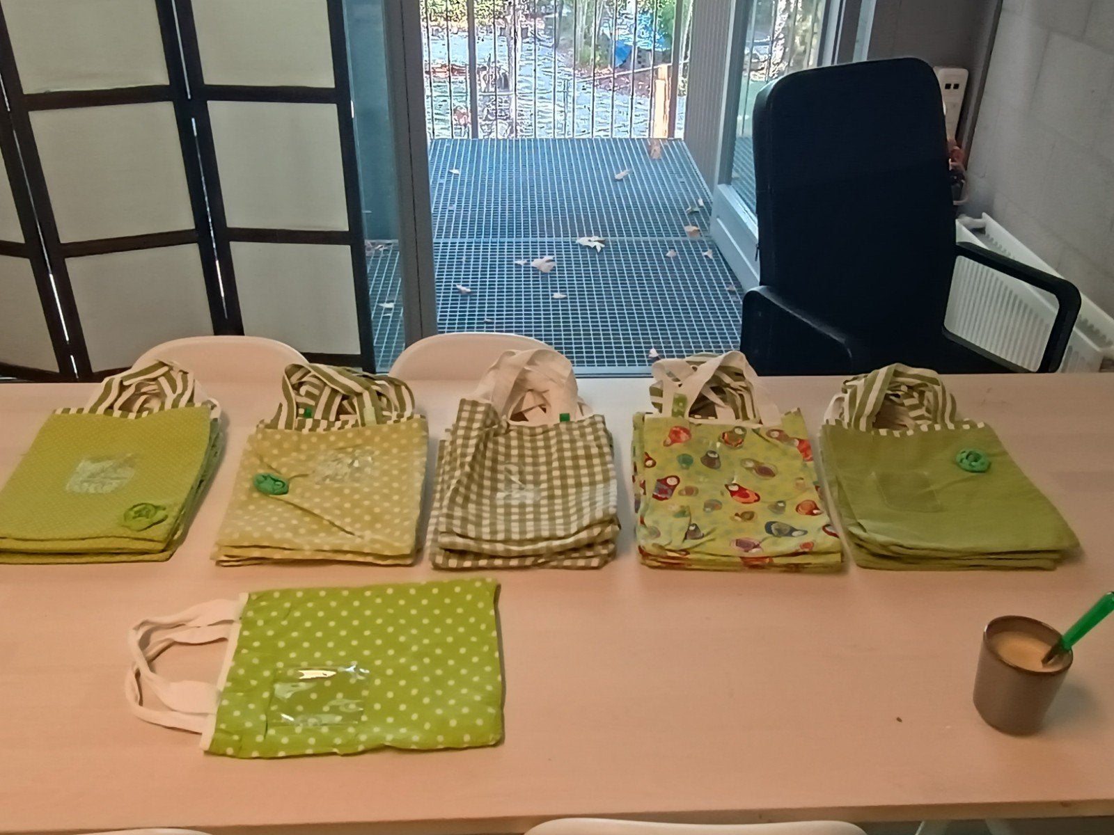 30x Groene tasjes 26x24cm met insteekhoesje voor foto/logo, Ophalen of Verzenden, Gebruikt, Groen, Overige typen