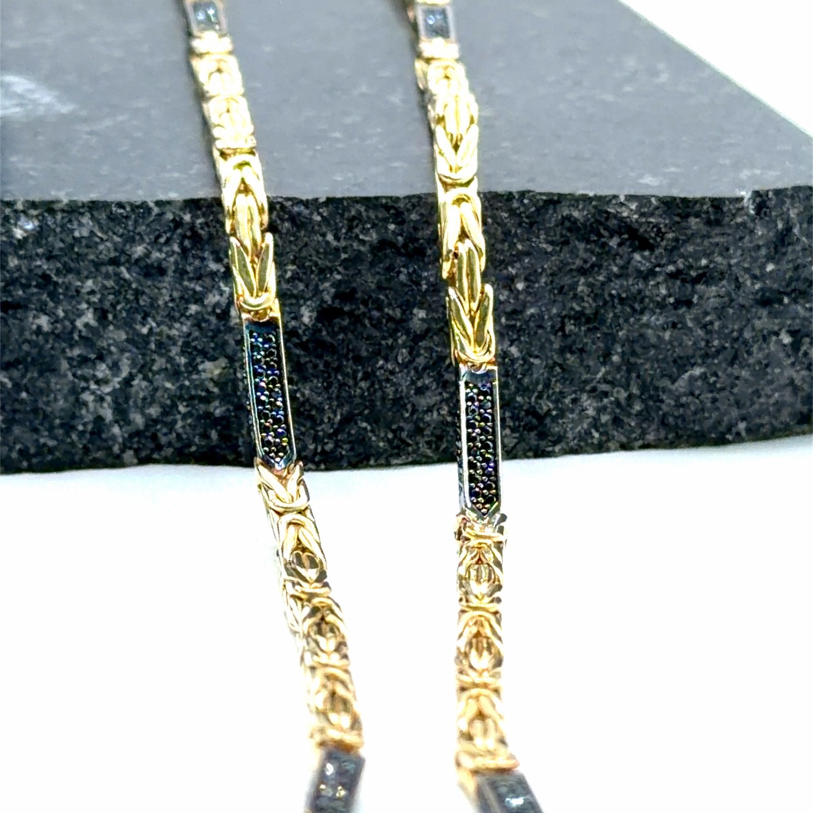 Gouden Koningsketting met Zwarte Details, W, Nieuw, Ophalen of Verzenden, W