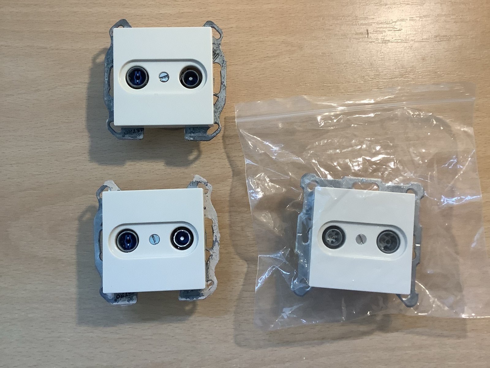 3x Coax wandcontactdoos Jung AS500 creme, Ophalen of Verzenden, Gebruikt, Overige typen
