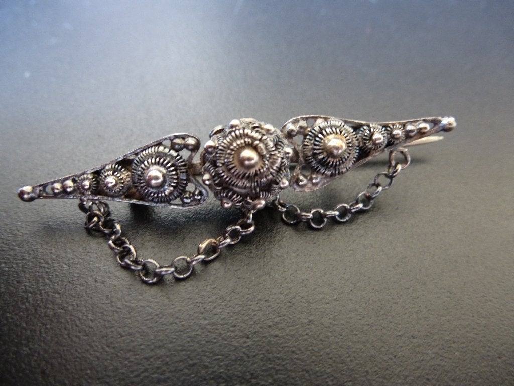 Broche met kleine Zeeuwse knopjes, Verzenden, Zilver, Broche