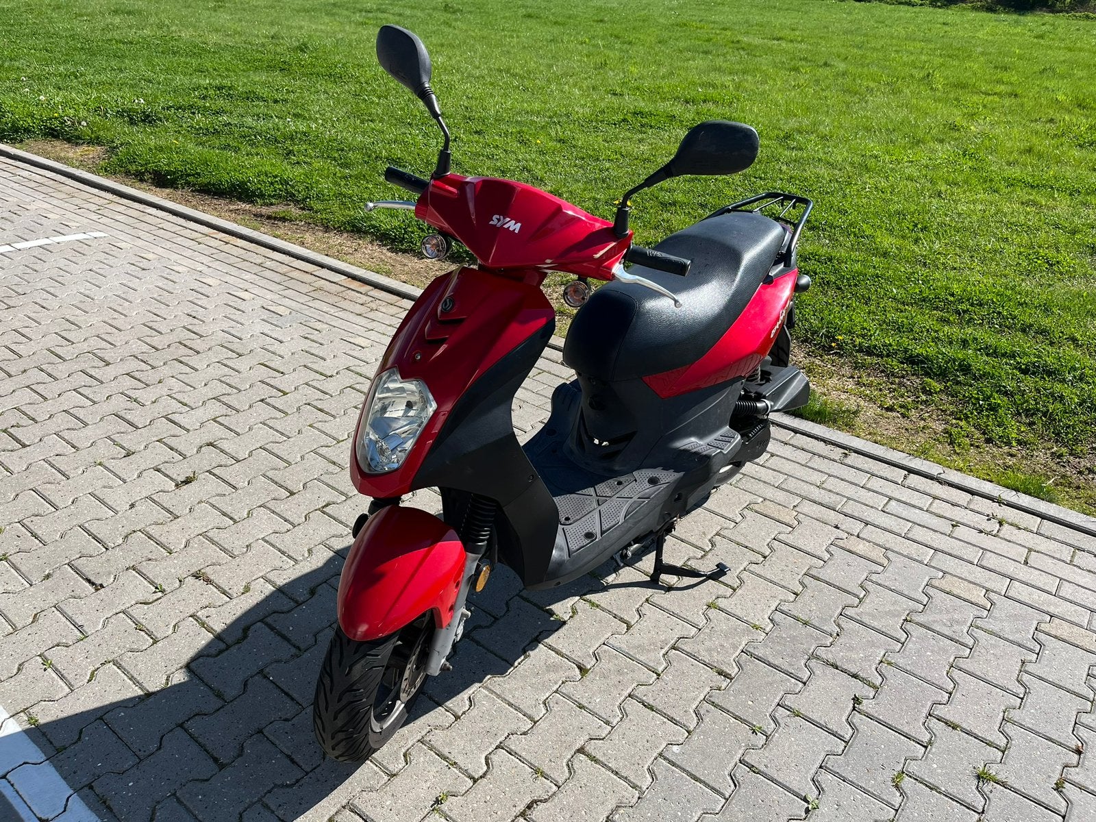 Sym Orbit geel kenteken