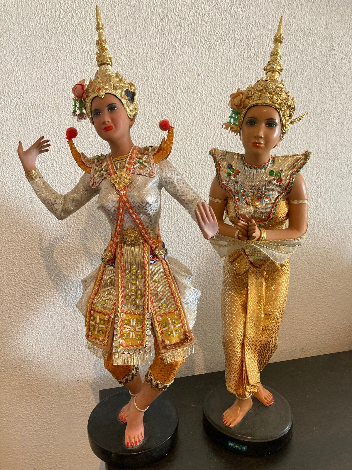 2 Vintage Thaise danseressen Artisan folk art ca 46cm, Groep mensen, Ophalen of Verzenden, Handgemaakt, 20 - 50 cm