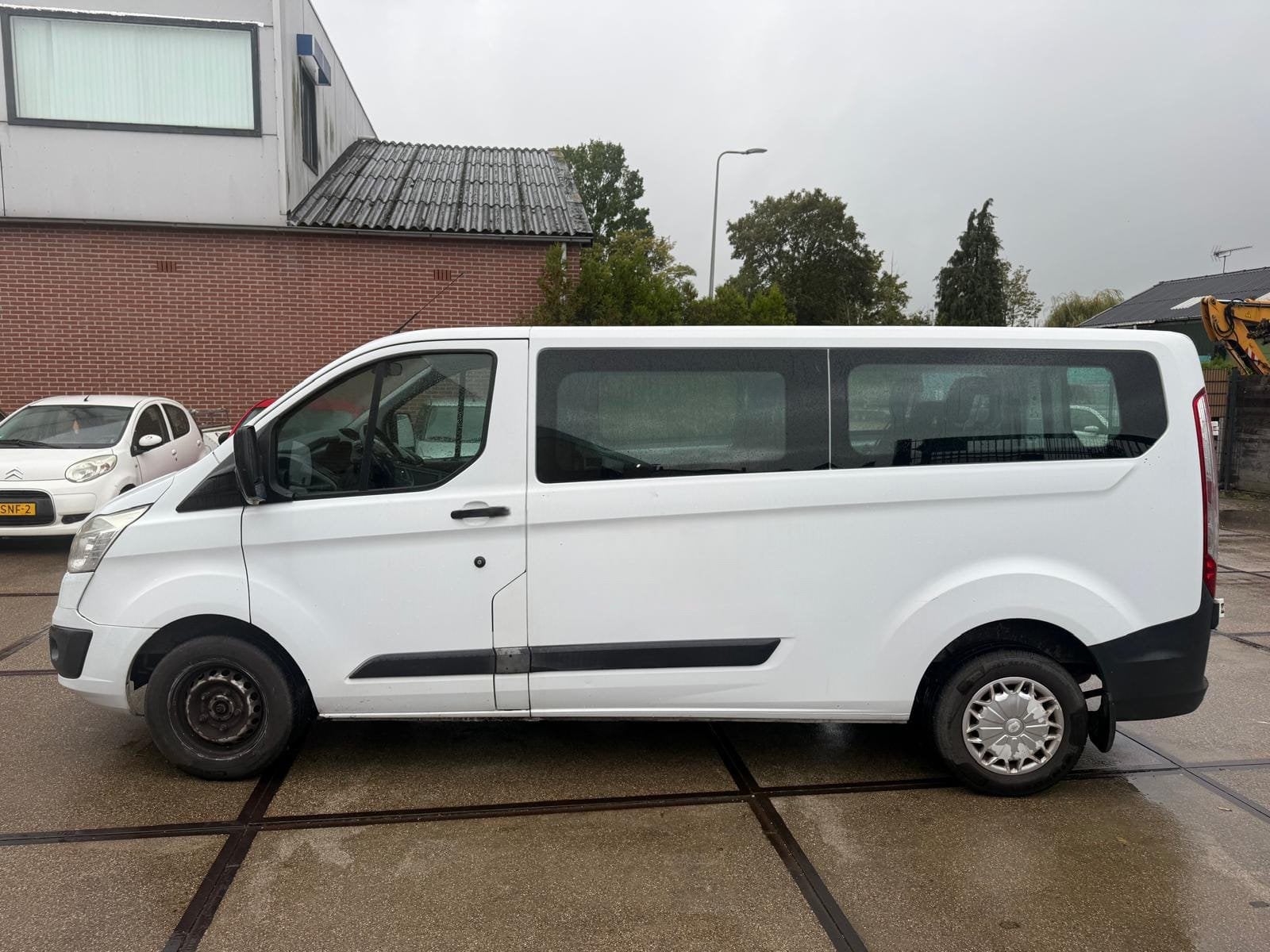 Ford Transit 2.2 D 74KW Kombi 300 L2h1 2013 Wit Motor Defect, Auto's, Voorwielaandrijving, Stof, Zwart, 255 €/maand