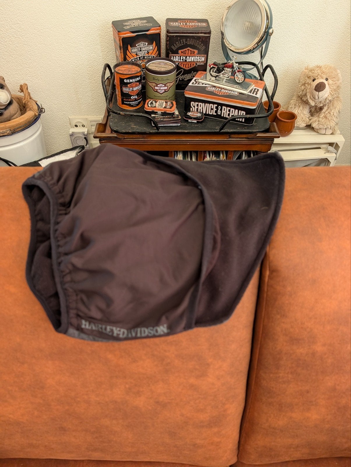 Harley Davidson Nekwarmer, Ophalen