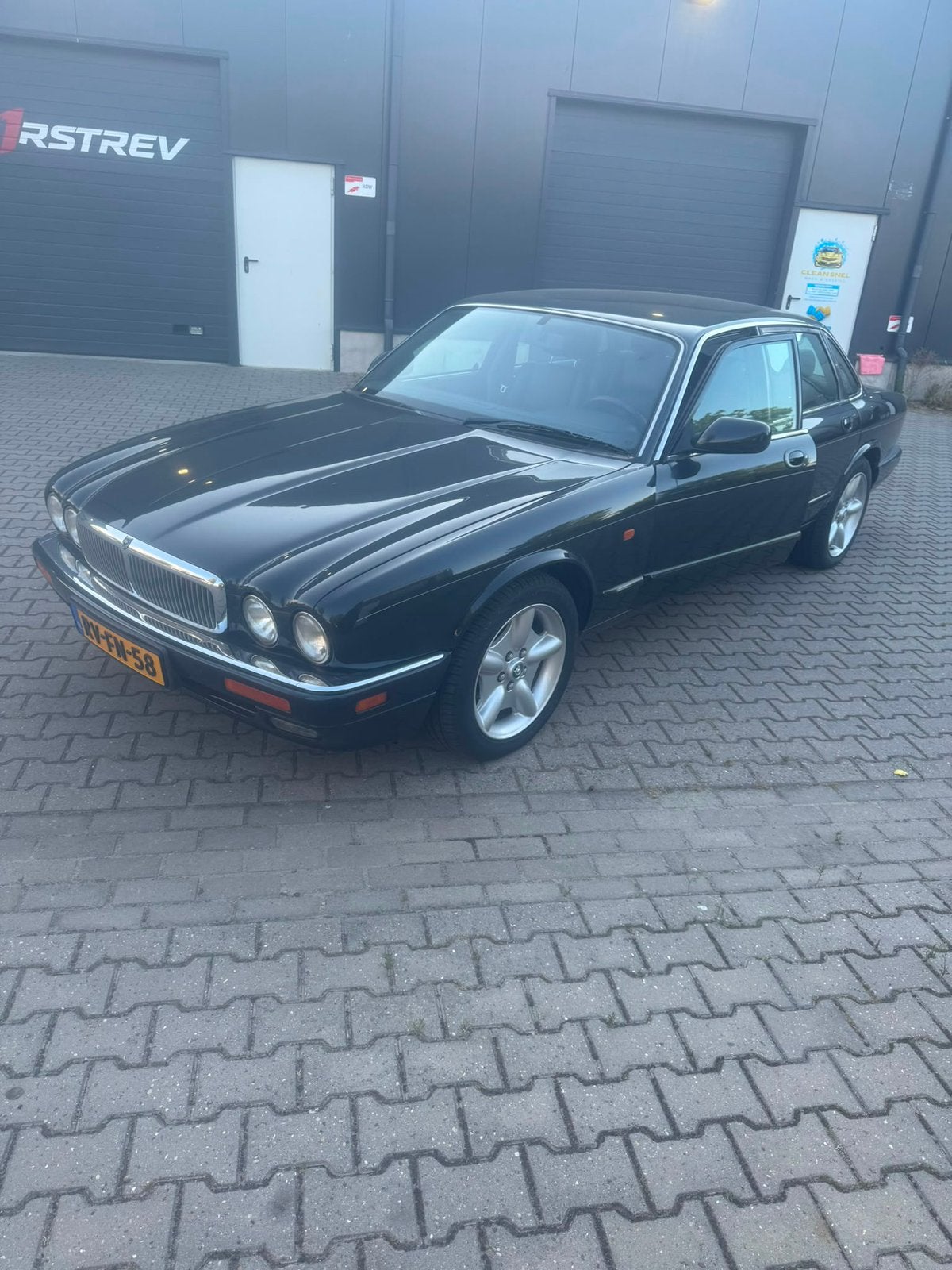 Jaguar Executive 3.2 AUT 1997 Zwart, Automaat, Achterwielaandrijving, 3239 cc, Zwart