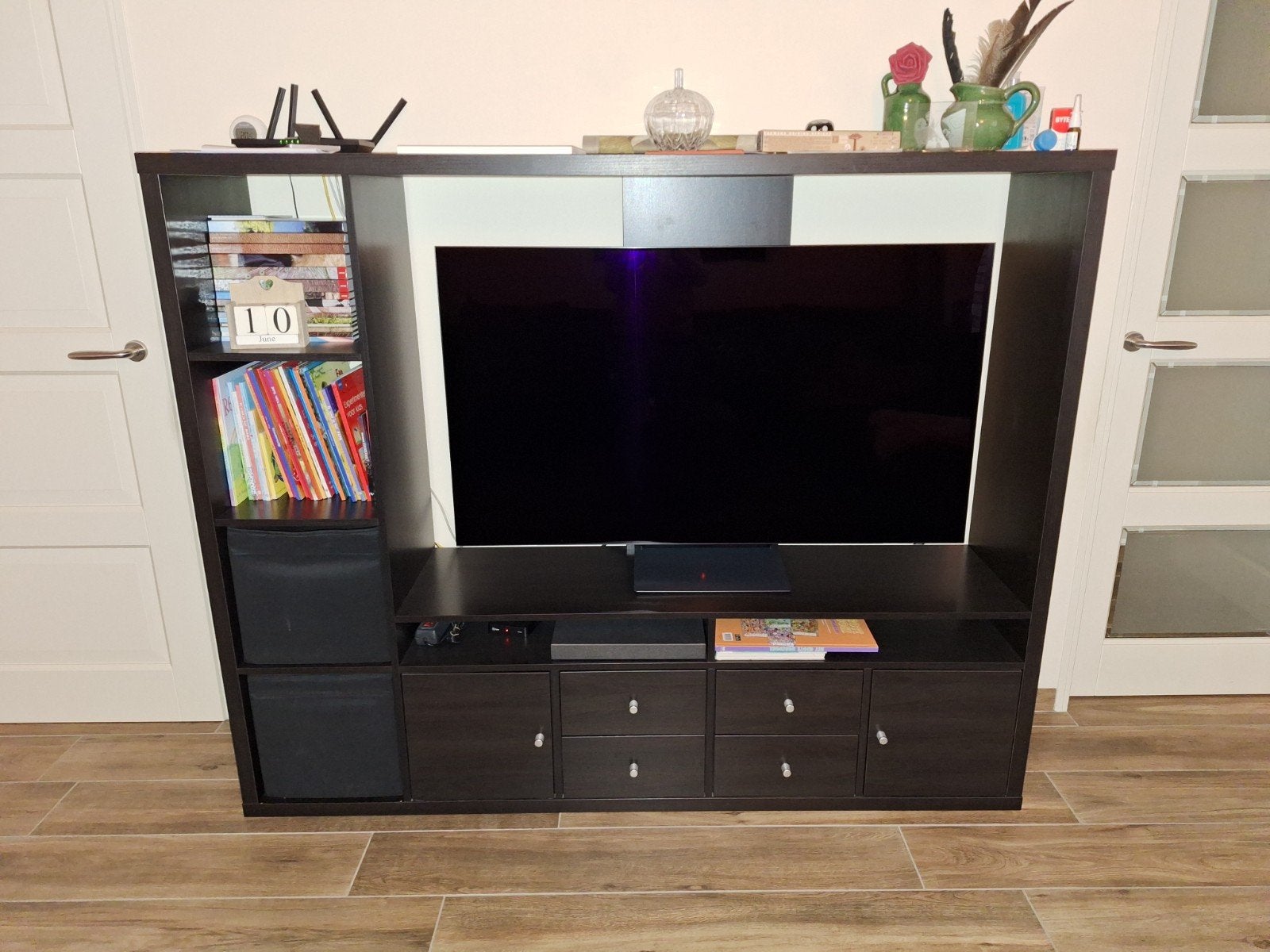 Gratis Ikea tv kast zwartbruin, Ophalen, 25 tot 50 cm, Minder dan 100 cm