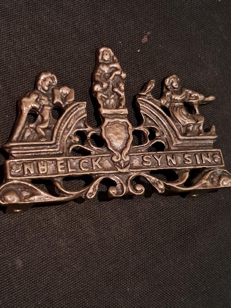 Koperen plaquette 'NU ELCK SYN SIN', Antiek en Kunst, Antiek | Koper en Brons, Ophalen of Verzenden