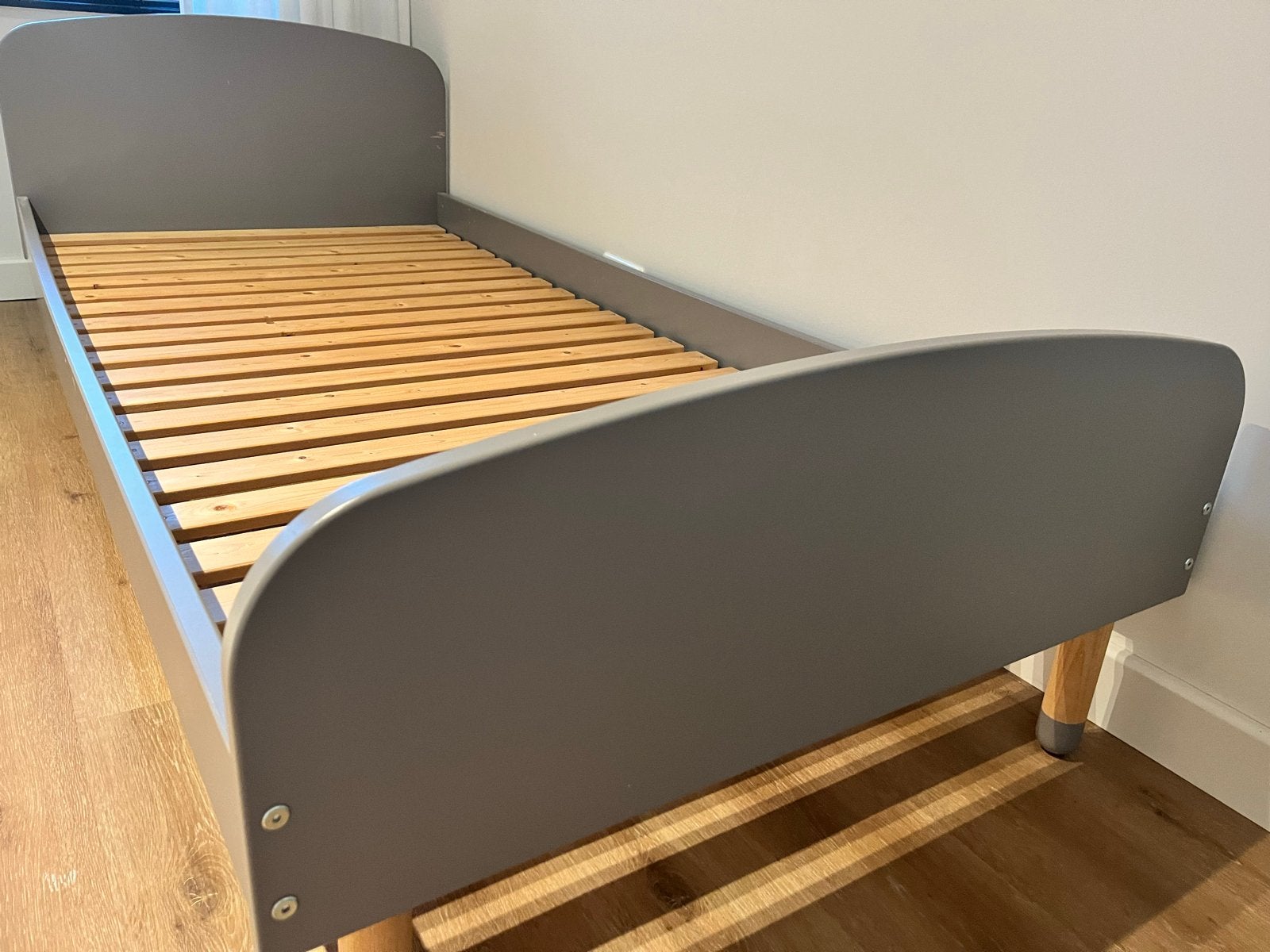 2x Flexa Eenpersoonsbed (grijs) met lattenbodem, Ophalen, Gebruikt, 90 cm, Eenpersoons