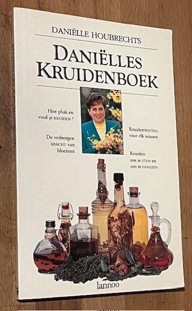 Daniëlle Houbrechts. Daniëlles Kruidenboek. Lannoo. 1997 8e., Boeken, Kruiden en Alternatief, Daniëlle Houbrechts, Ophalen of Verzenden