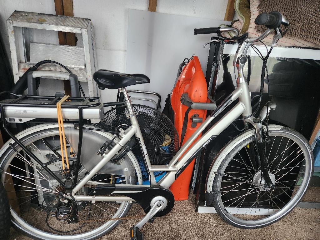 Electrische Dames fiets met wat werk aan., Ophalen, Gebruikt, Overige merken, Versnellingen