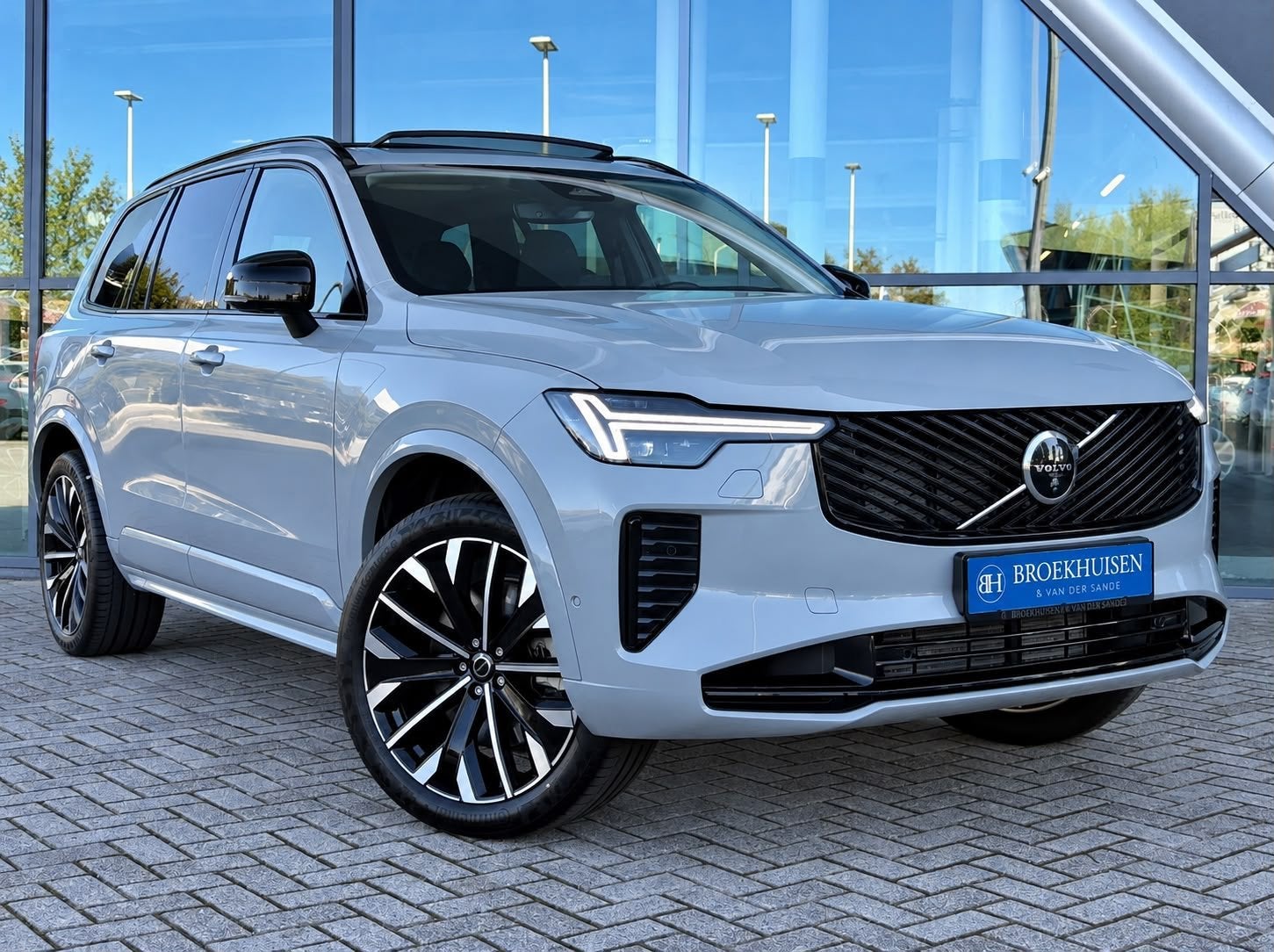Volvo XC90 2.0 T8 Plug-in hybrid AWD Ultra Dark 455pk Luchtv, Auto's, Gebruikt, Zwart, 4 cilinders, 1969 cc