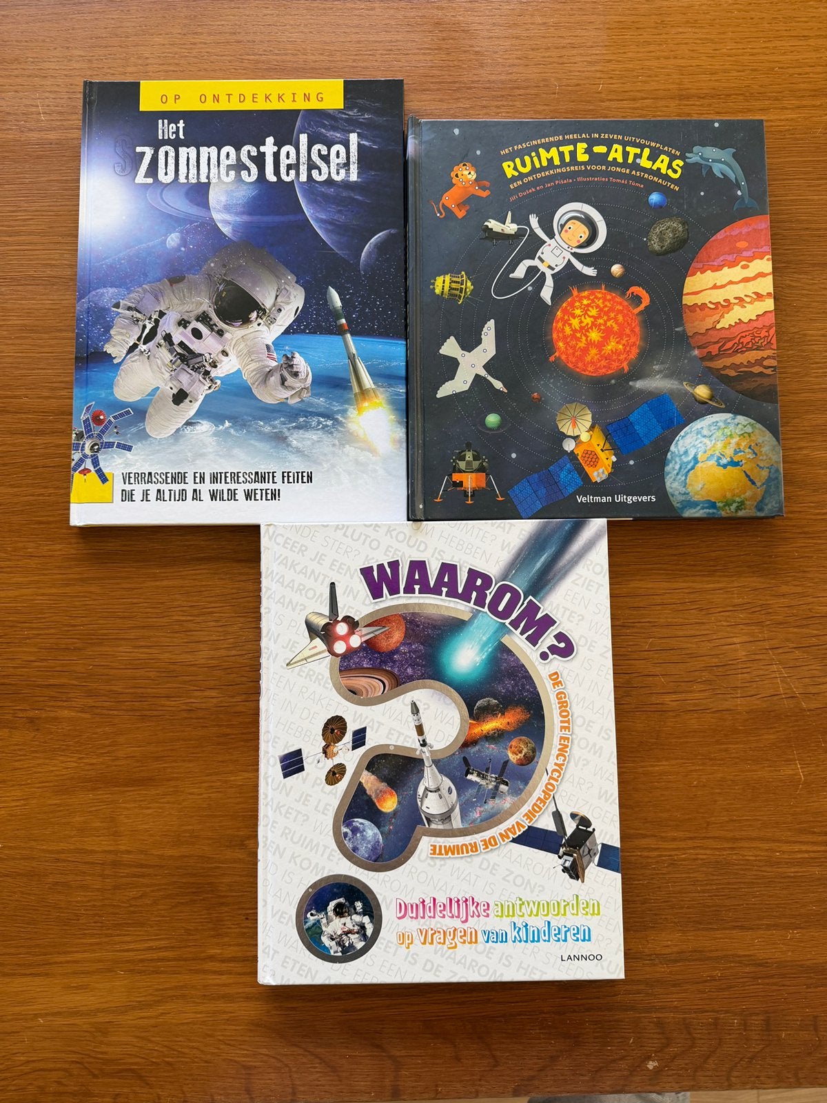 Boeken over de ruimte voor kinden van bassisschool leeftijd, Boeken, Hobby en Vrije tijd, Ophalen of Verzenden, Zo goed als nieuw