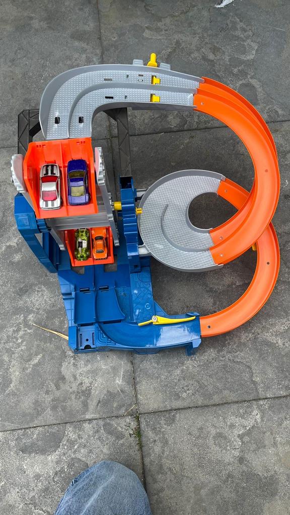 Hot Wheels Racebaan met Lift en Looping, Kinderen en Baby's, Speelgoed | Racebanen, Racebaan, Ophalen of Verzenden, Zo goed als nieuw