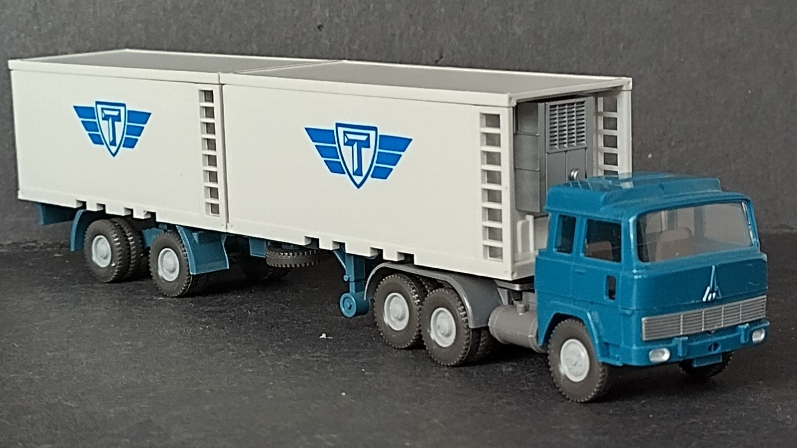 Magirus met koel containers 1:87 H0 Wiking Pol, Verzenden, Wiking, M, Zo goed als nieuw