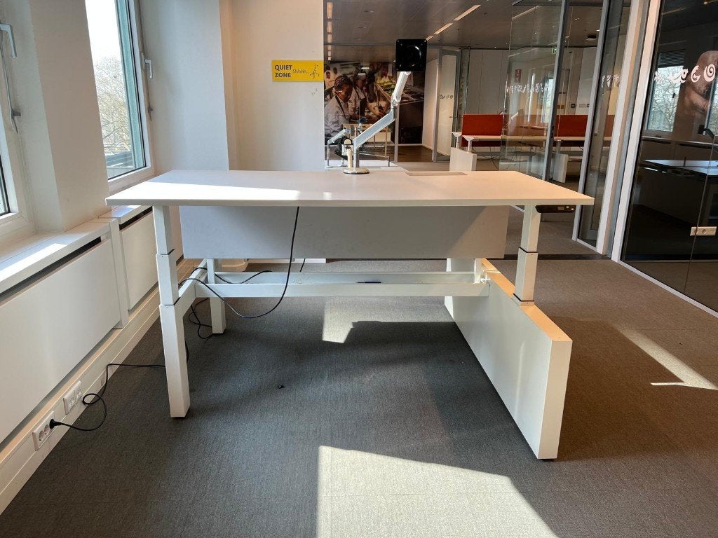 Ahrend - Elektrische zit-sta duo-bureau - 599€/st, 49stuks, 160 cm, Gebruikt, Metaal, Demontabel